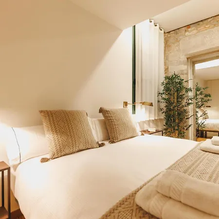 Bravissimo Cort Reial 15, Monthly