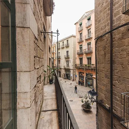 Bravissimo Cort Reial 15, Monthly