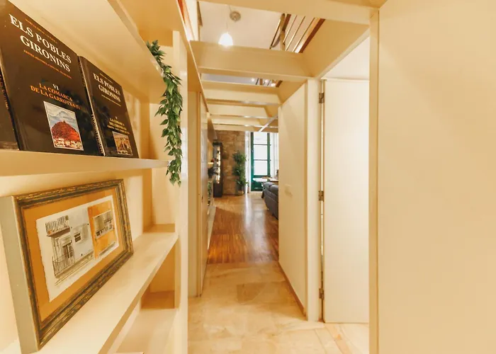 Bravissimo Cort Reial 15, Monthly Χιρόνα