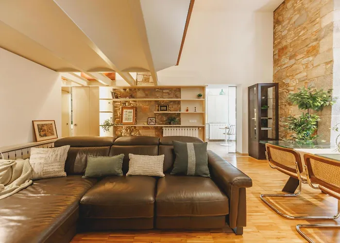 Bravissimo Cort Reial 15, Monthly * Χιρόνα