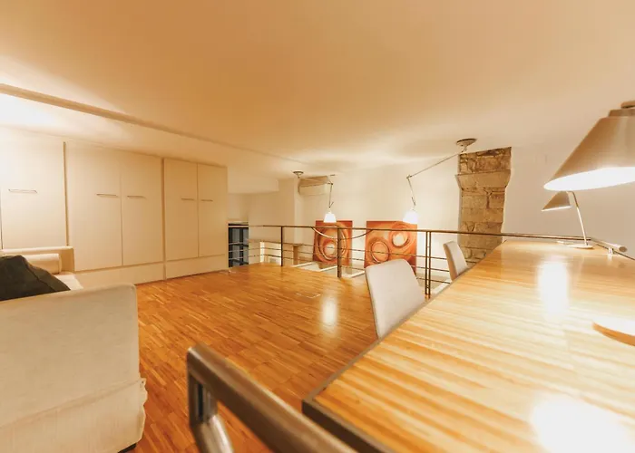 Bravissimo Cort Reial 15, Monthly Χιρόνα