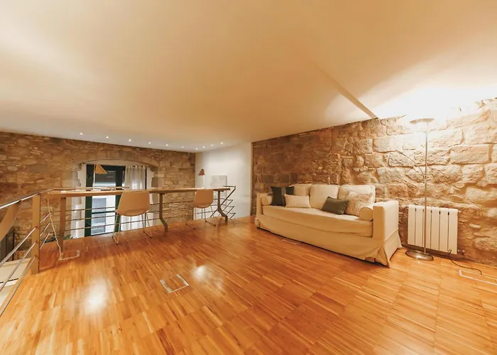 Bravissimo Cort Reial 15, Monthly * Χιρόνα