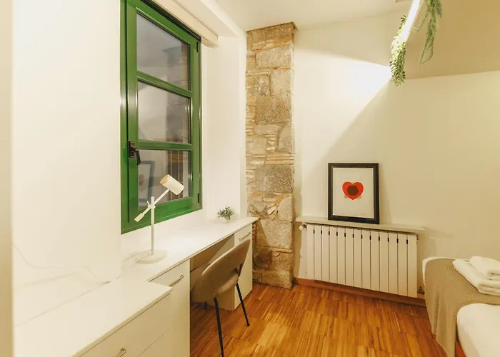 Bravissimo Cort Reial 15, Monthly Χιρόνα